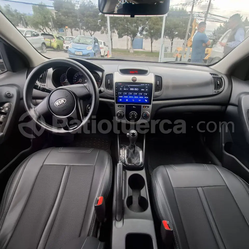 Foto 13 de Kia Cerato