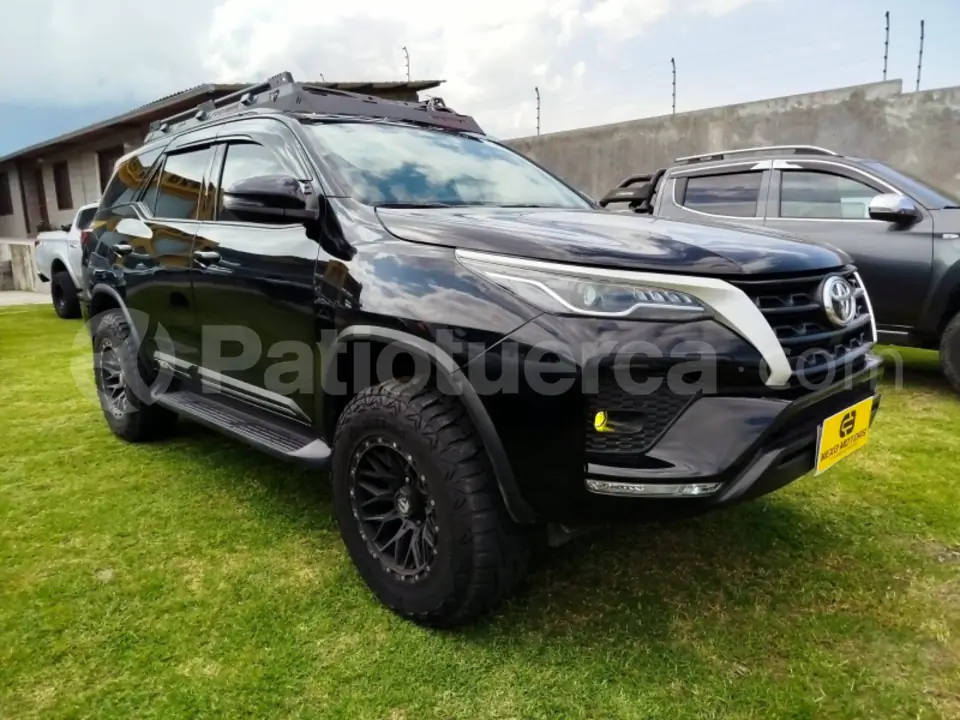 Foto 2 de Toyota New Fortuner