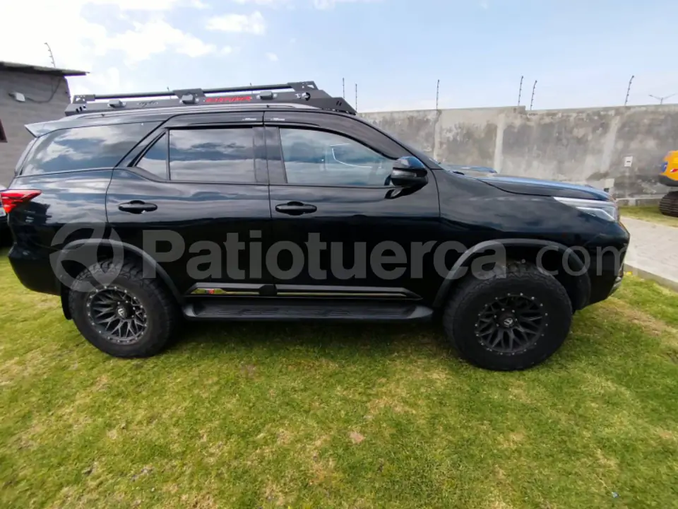 Foto 3 de Toyota New Fortuner