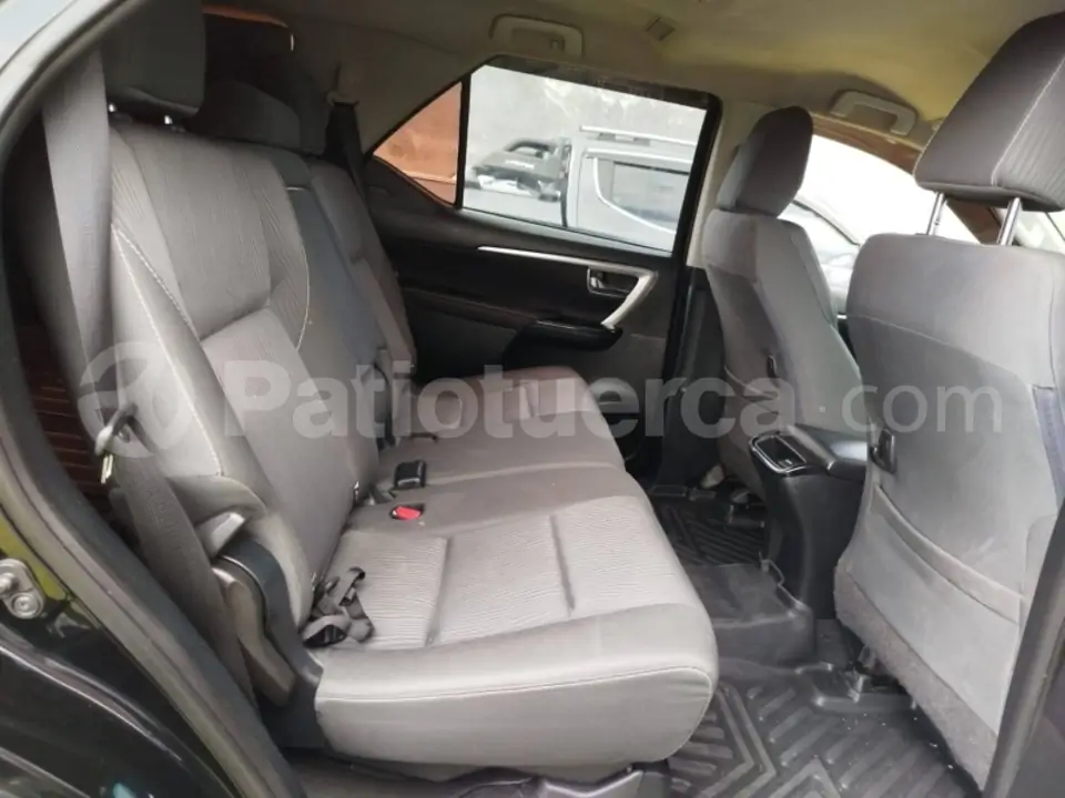 Foto 11 de Toyota New Fortuner