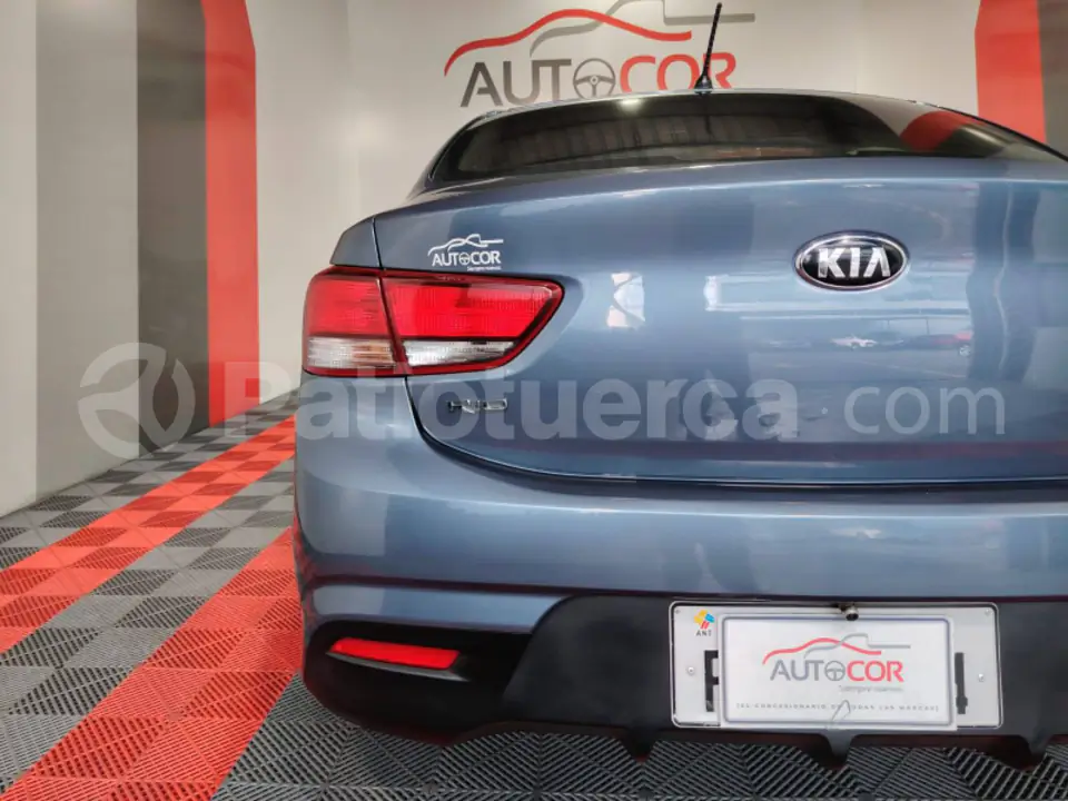 Foto 4 de Kia RIO EX