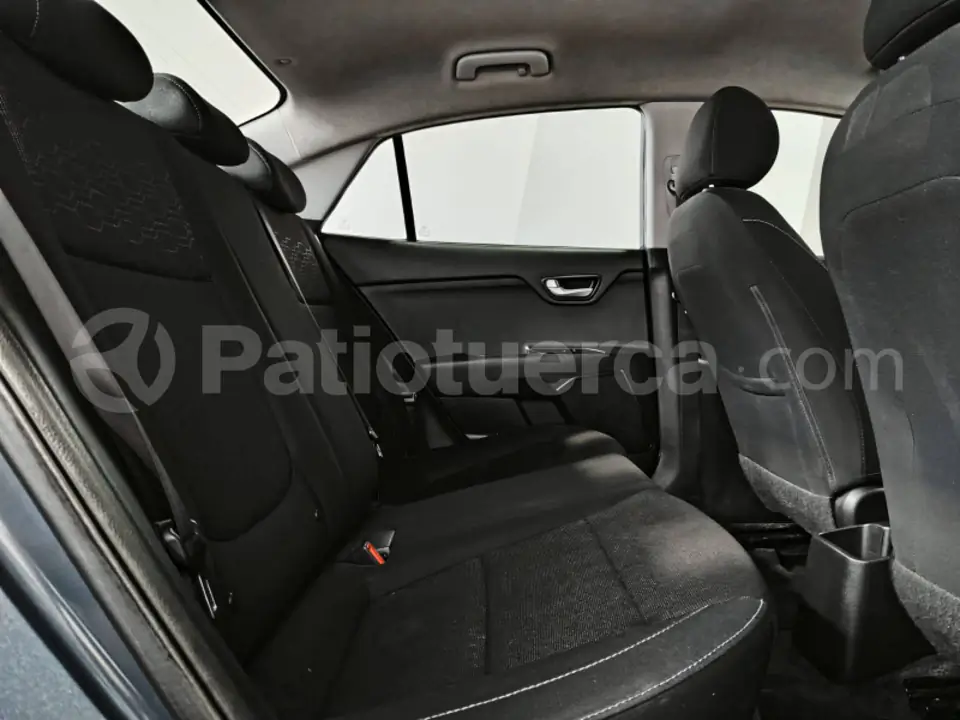 Foto 16 de Kia RIO EX