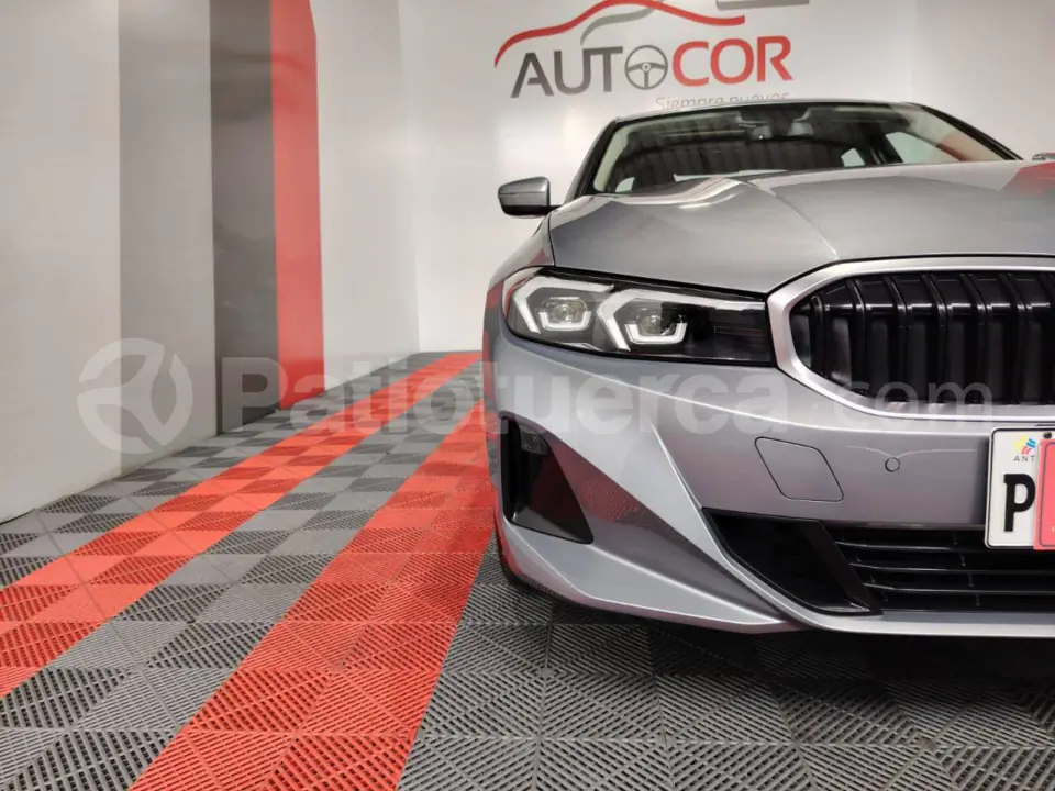 Foto 2 de BMW 330e Luxury