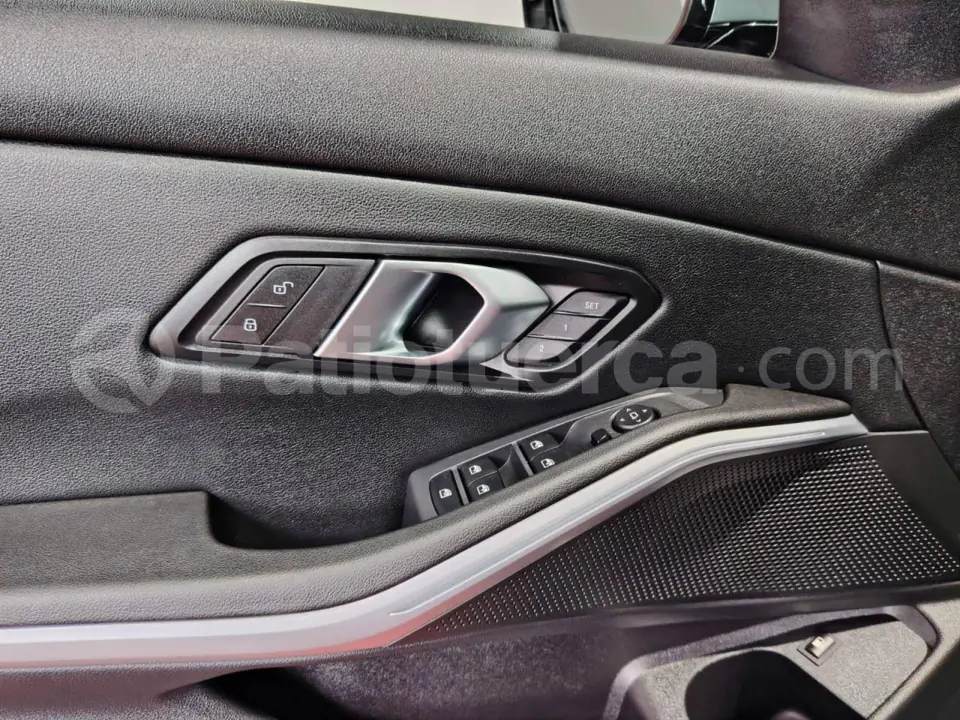 Foto 30 de BMW 330e Luxury