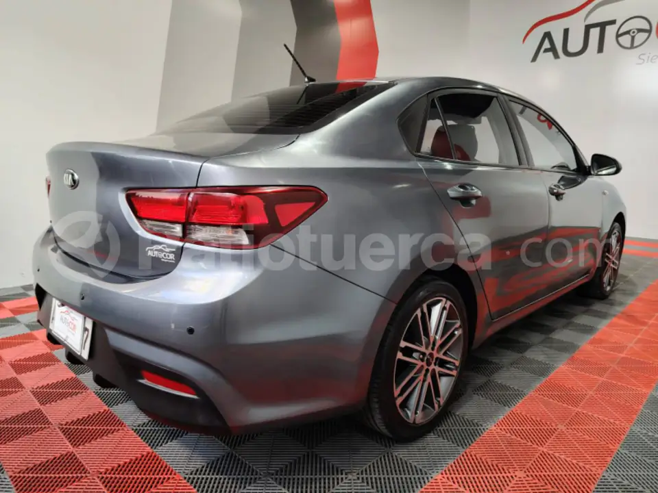 Foto 23 de Kia Rio LX AC