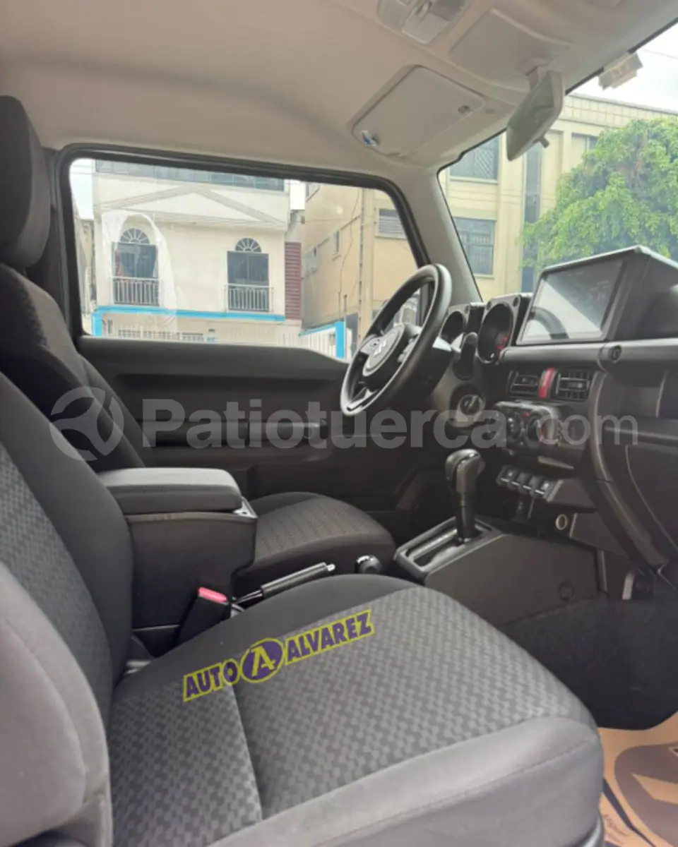 Foto 3 de Suzuki Jimny GL