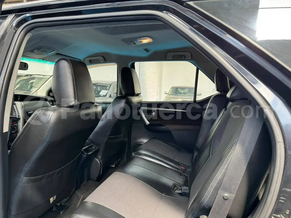 Foto 8 de Toyota Fortuner