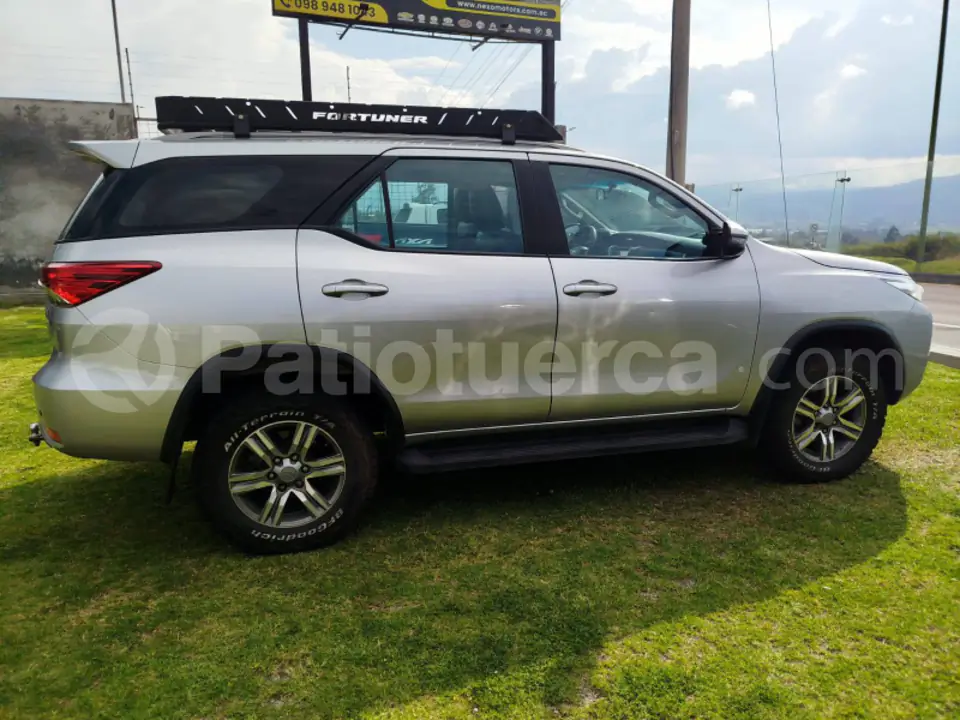 Foto 3 de Toyota New Fortuner
