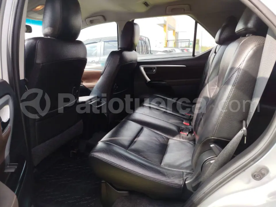 Foto 16 de Toyota New Fortuner