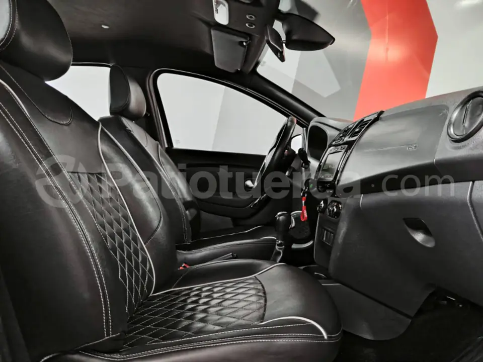 Foto 13 de Renault LOGAN CROSS INTENS