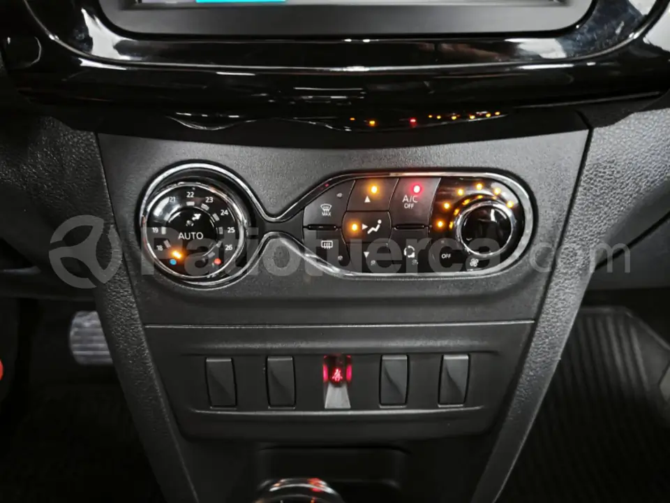 Foto 24 de Renault LOGAN CROSS INTENS