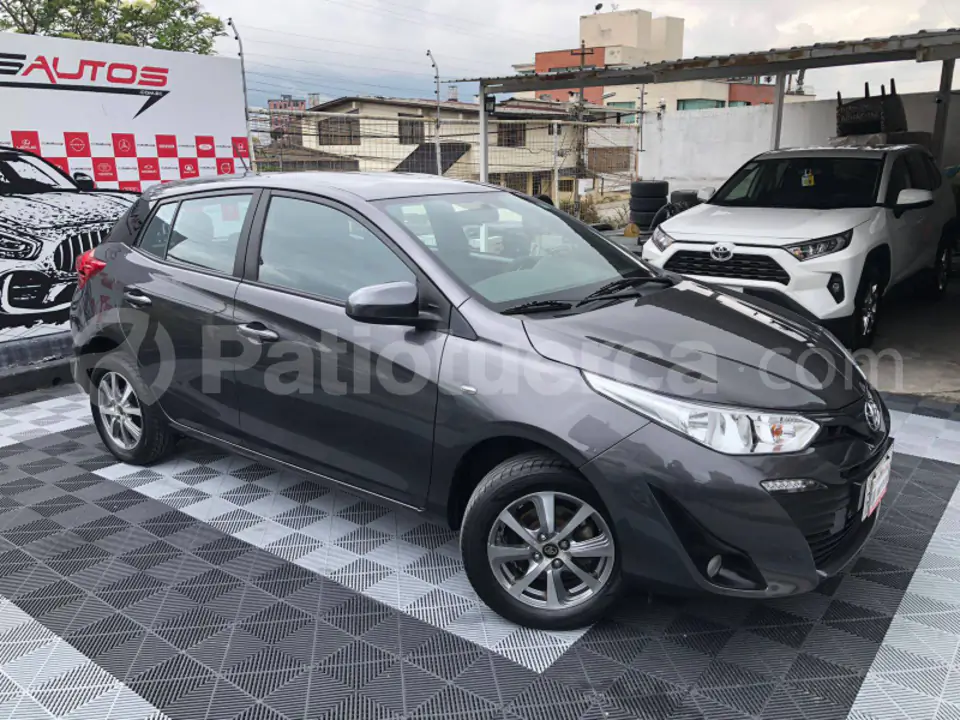 Foto 2 de Toyota Yaris HB