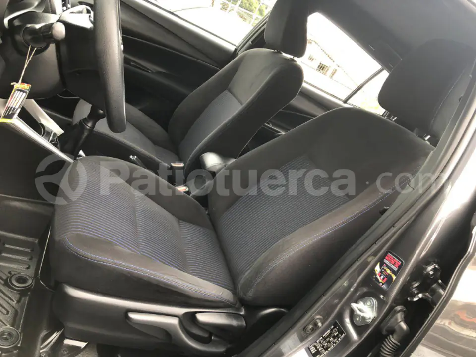 Foto 7 de Toyota Yaris HB