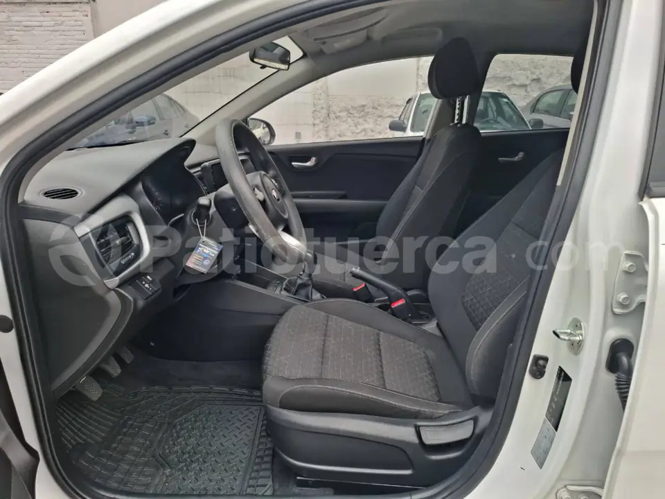 Foto 5 de Kia RIO LX