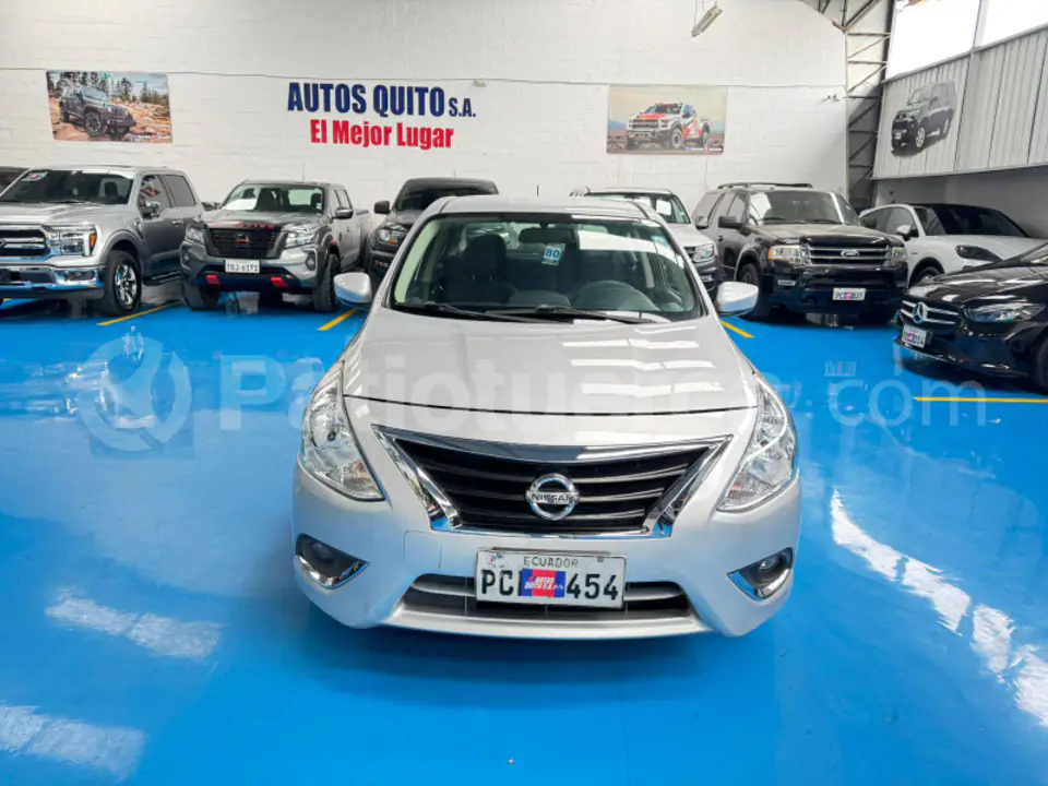 Foto 1 de Nissan Versa