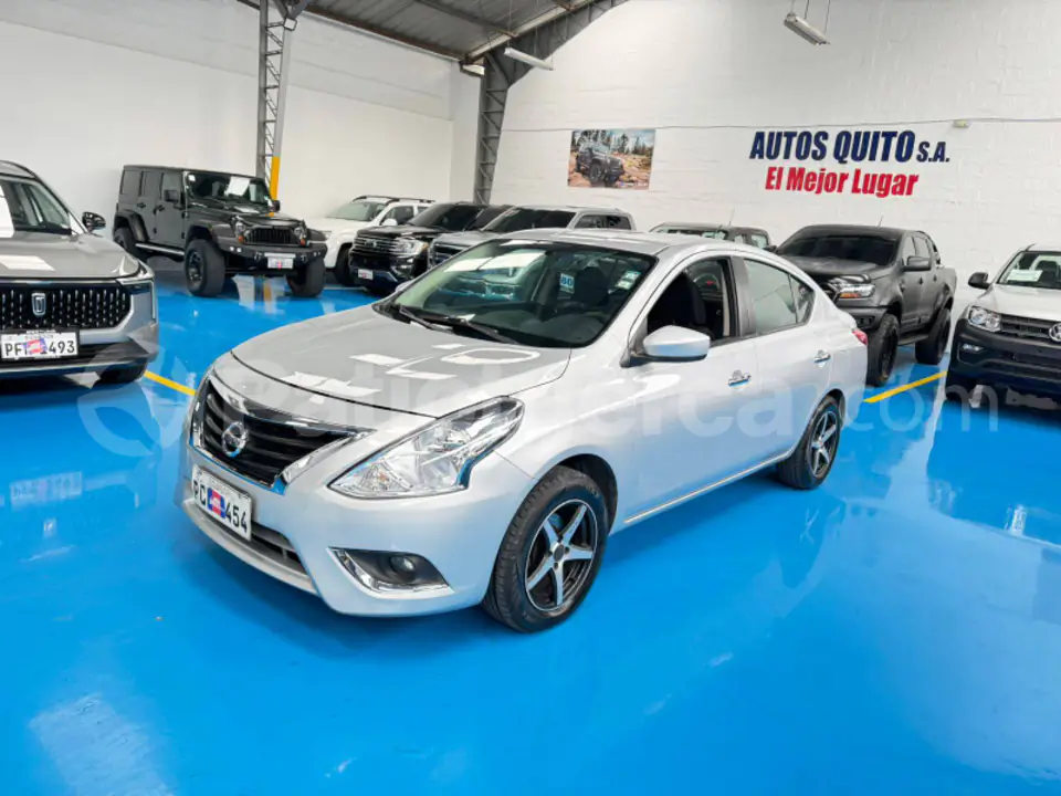 Foto 3 de Nissan Versa