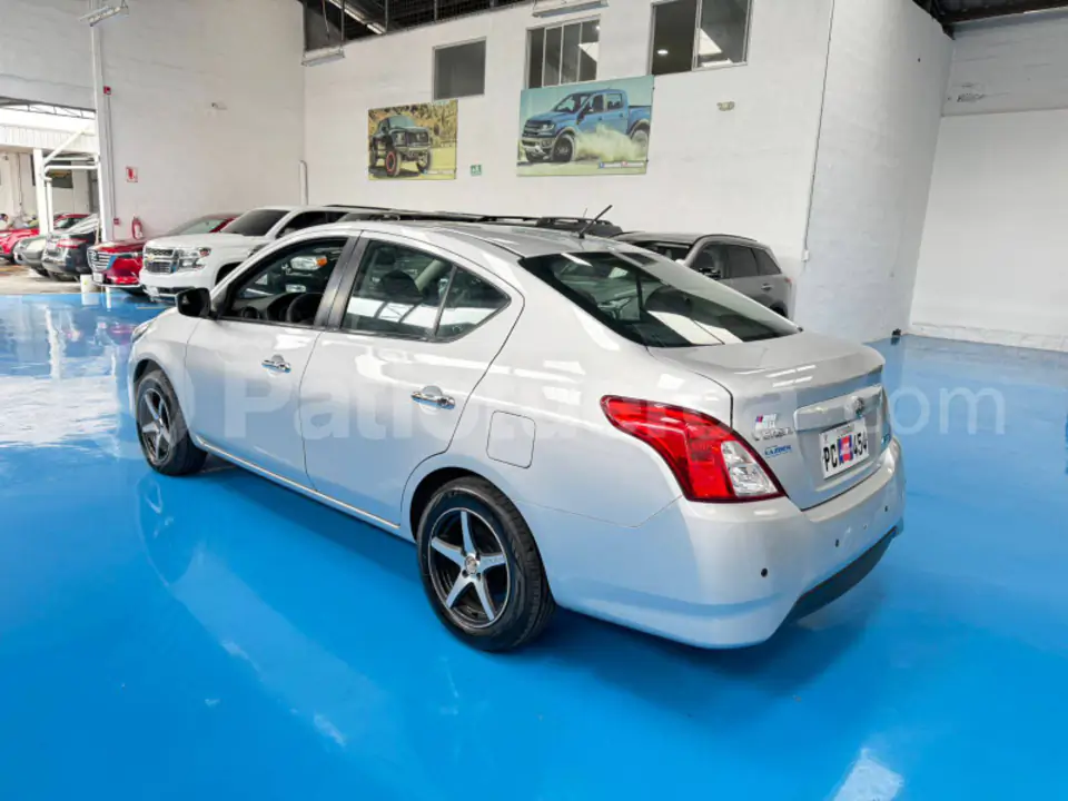 Foto 4 de Nissan Versa