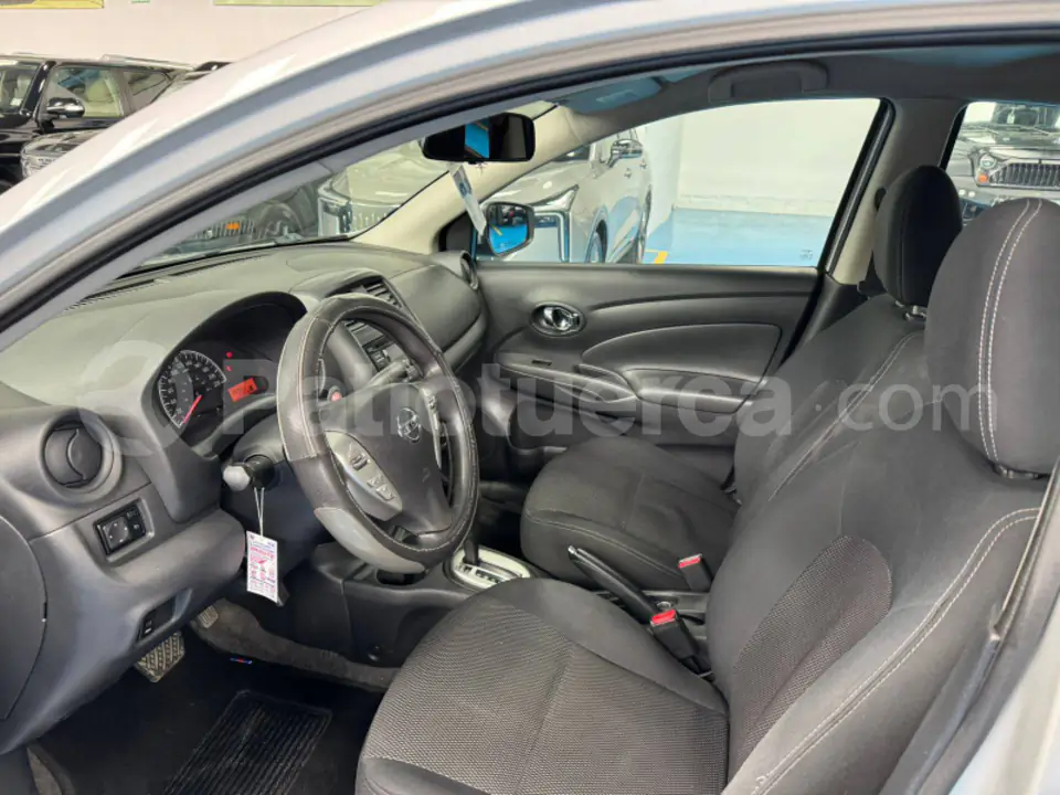 Foto 7 de Nissan Versa