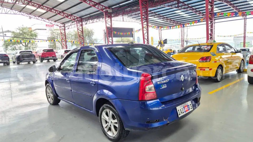 Foto 2 de Renault Logan