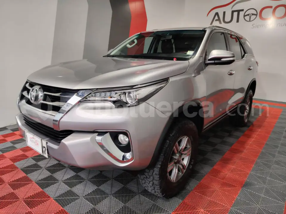 Foto 1 de Toyota Fortuner 4.0