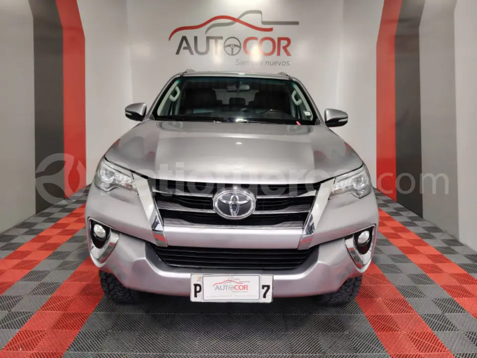 Foto 2 de Toyota Fortuner 4.0