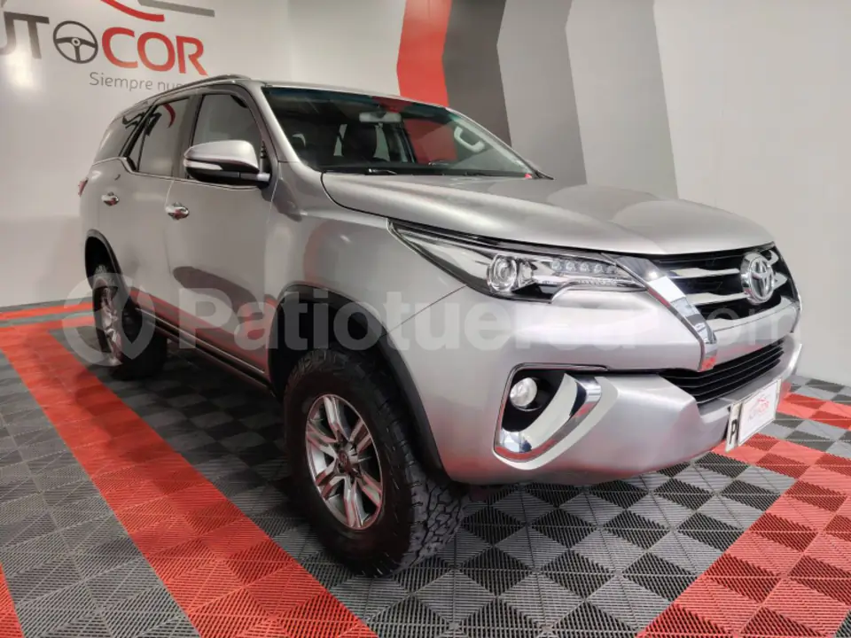 Foto 3 de Toyota Fortuner 4.0