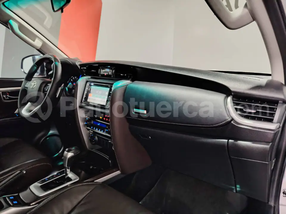 Foto 10 de Toyota Fortuner 4.0