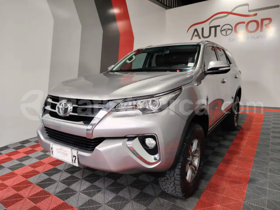 Foto 32 de Toyota Fortuner 4.0