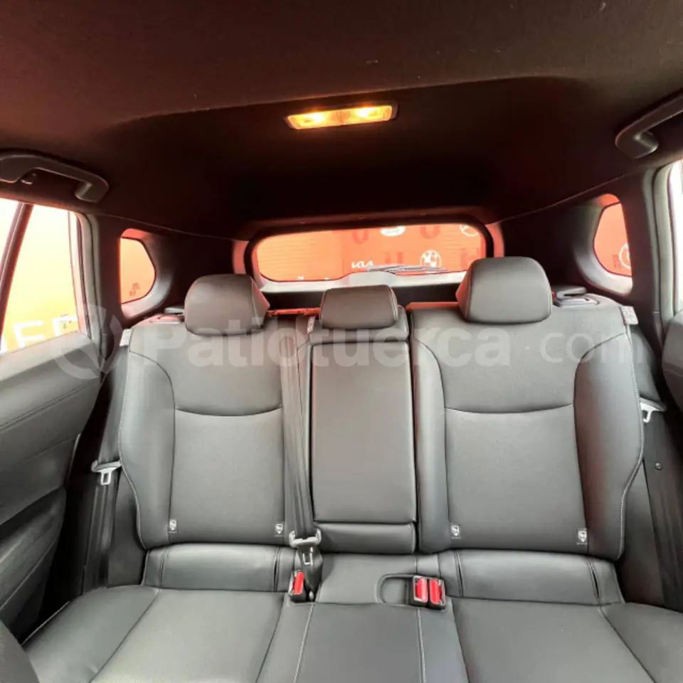 Foto 7 de Toyota Corolla Cross High