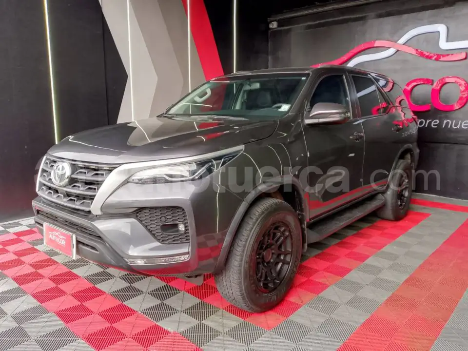 Foto 1 de Toyota New Fortuner