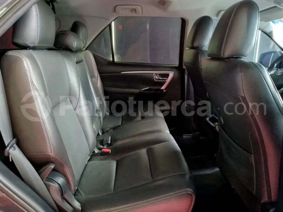Foto 7 de Toyota New Fortuner
