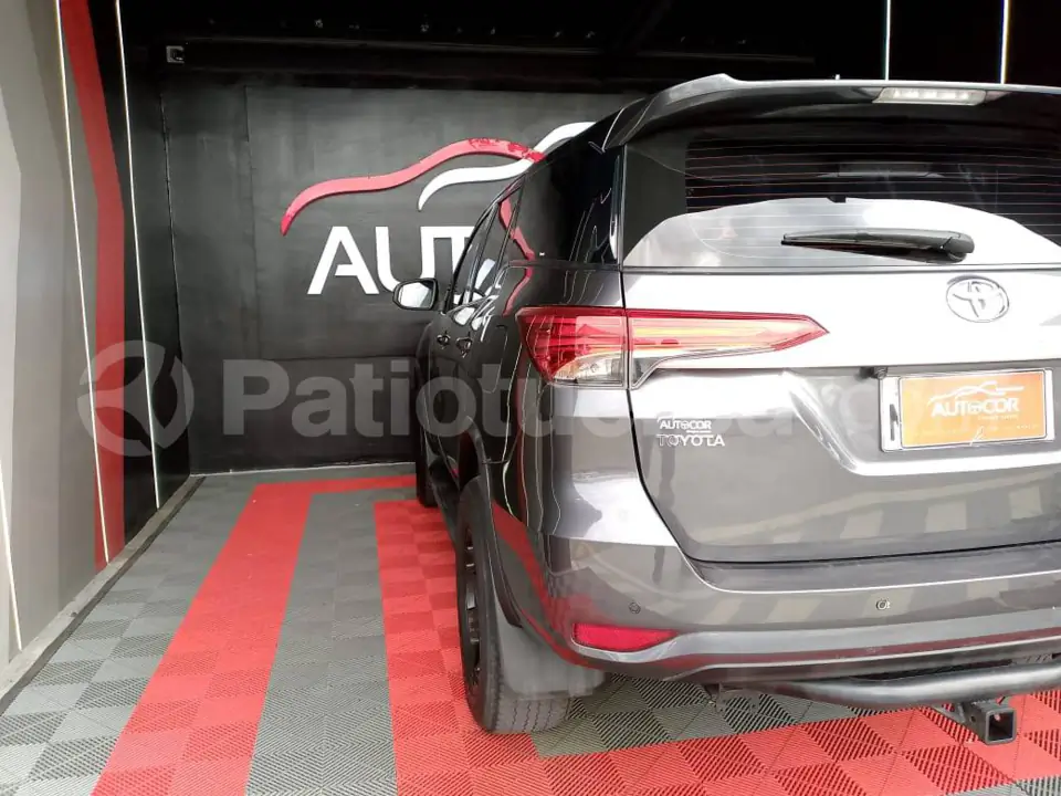 Foto 23 de Toyota New Fortuner