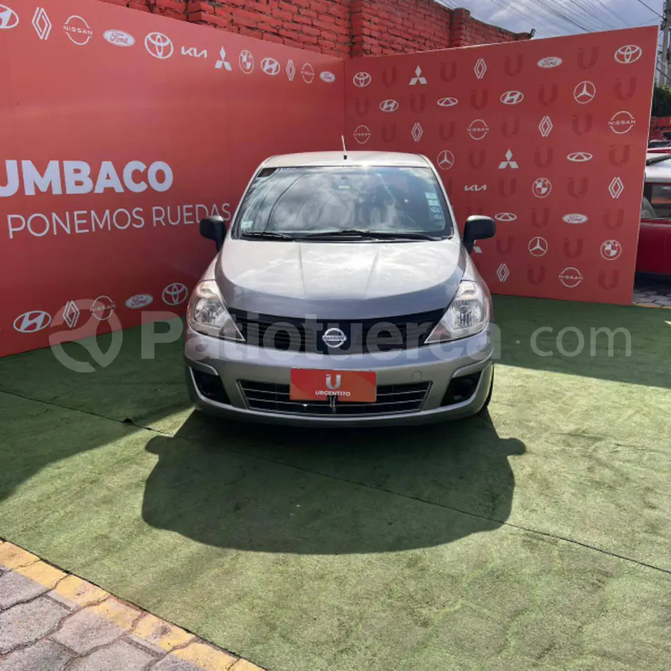 Foto 1 de Nissan Tiida