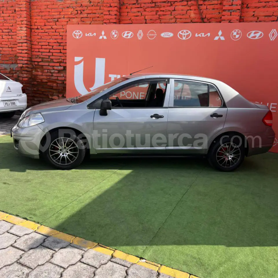 Foto 3 de Nissan Tiida