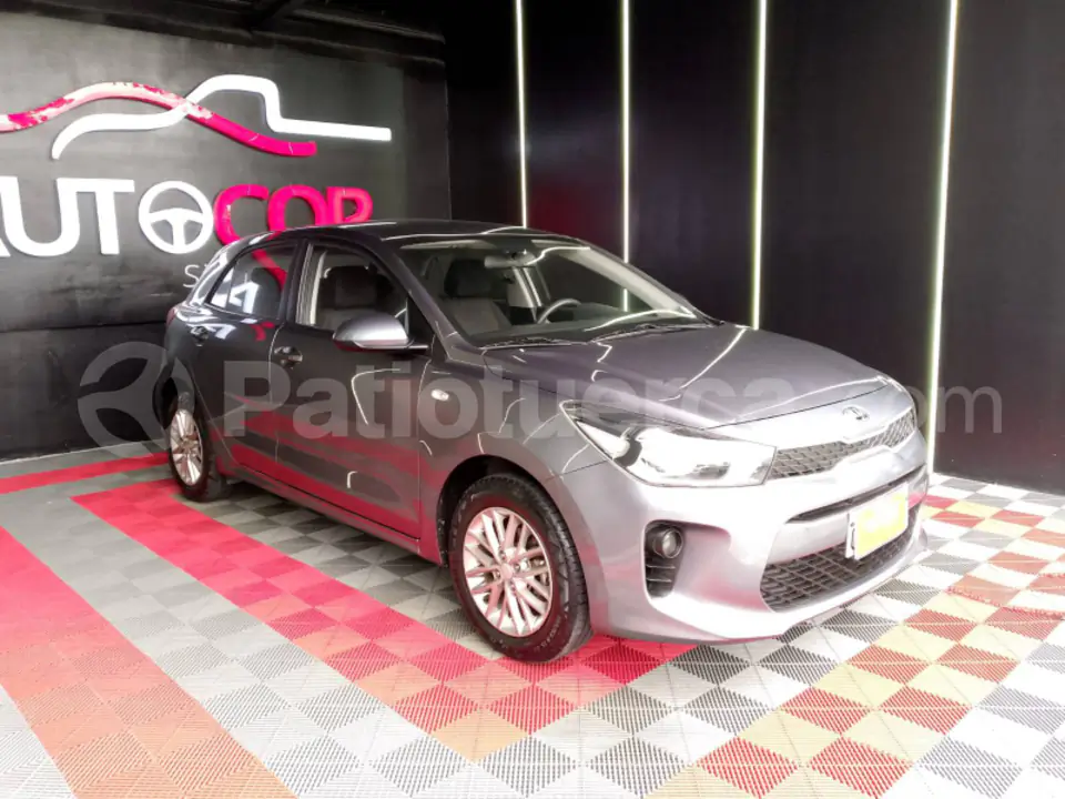 Foto 5 de Kia RIO LX