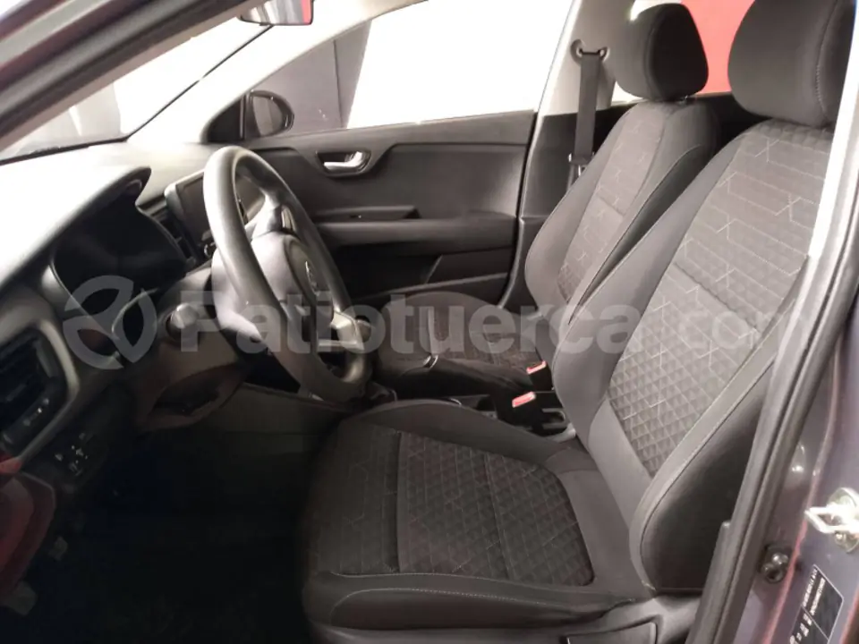 Foto 7 de Kia RIO LX