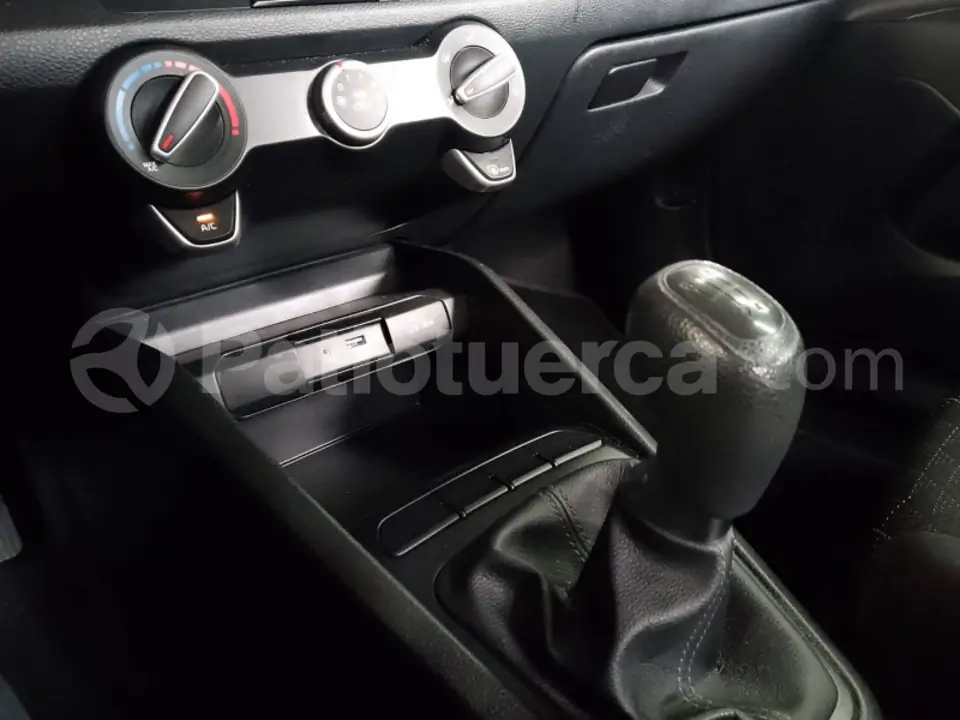 Foto 14 de Kia RIO LX