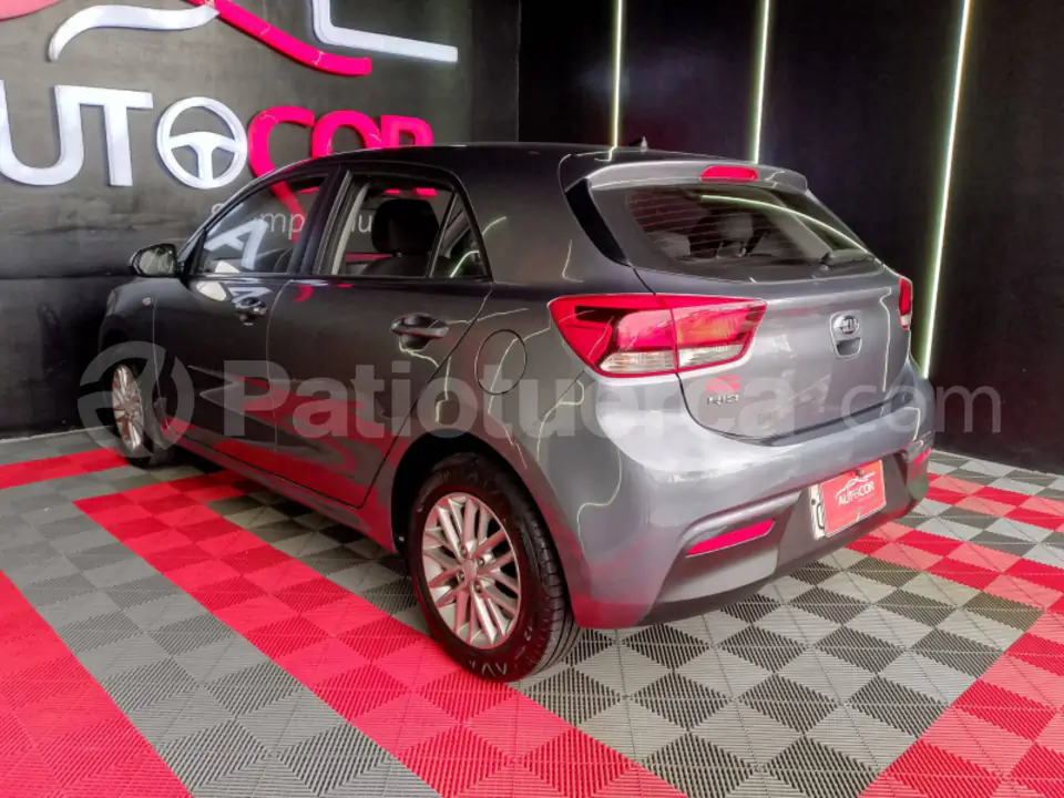 Foto 20 de Kia RIO LX