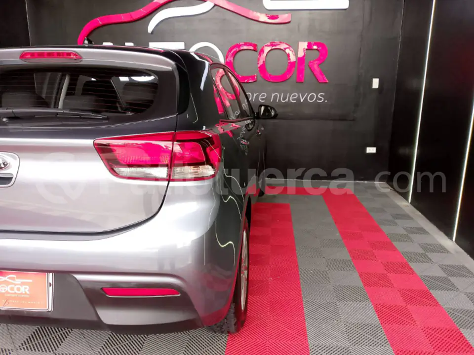 Foto 21 de Kia RIO LX