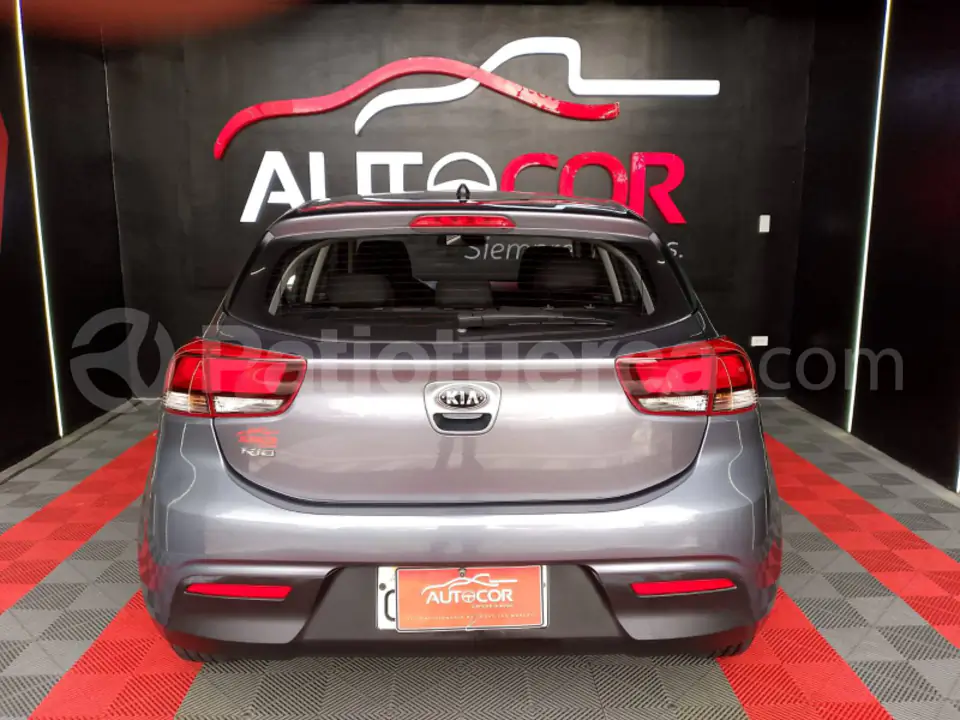 Foto 23 de Kia RIO LX