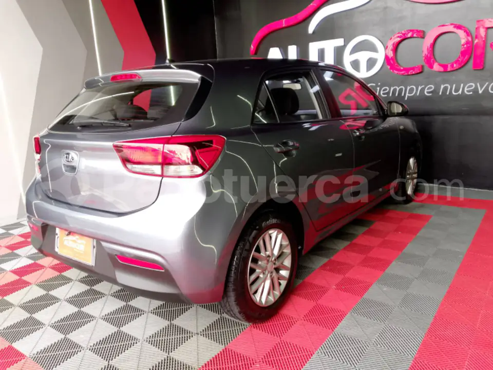 Foto 25 de Kia RIO LX