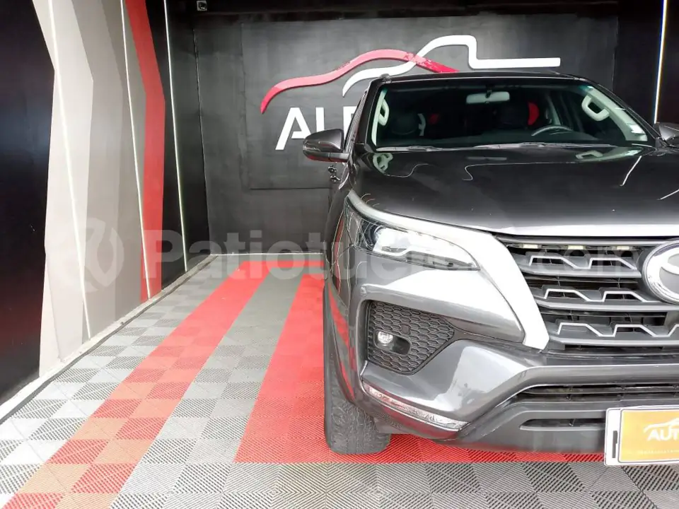 Foto 2 de Toyota New Fortuner