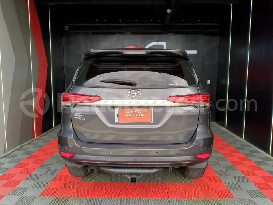 Foto 24 de Toyota New Fortuner