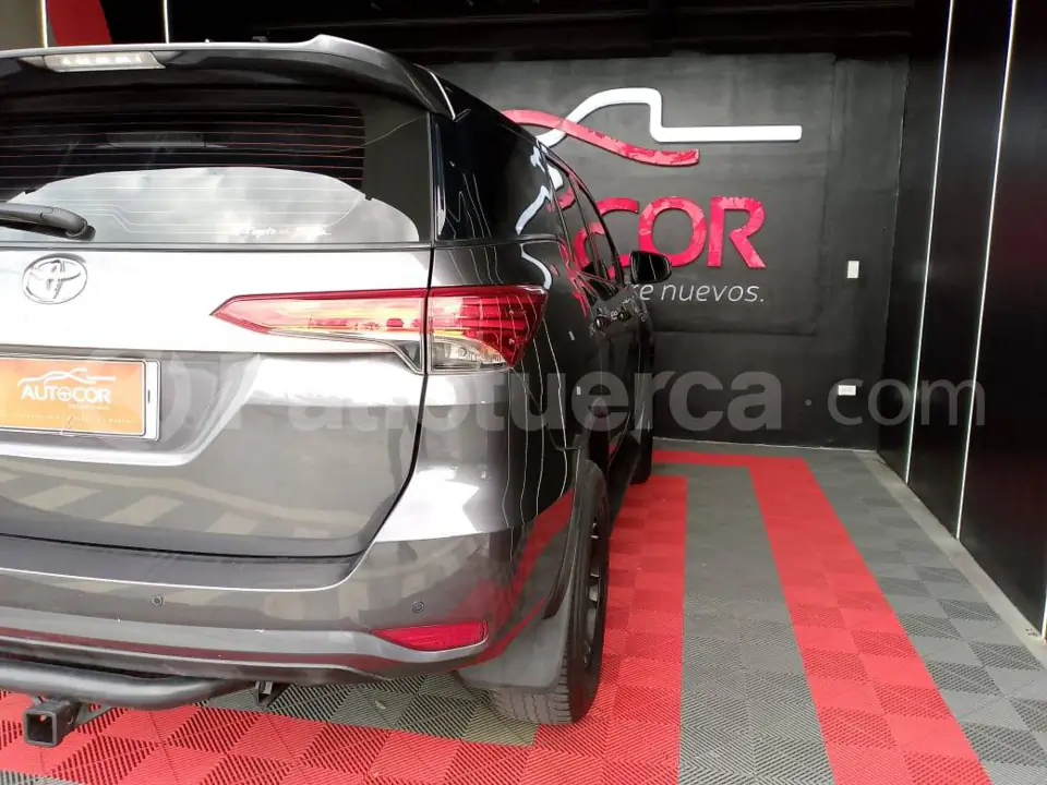 Foto 26 de Toyota New Fortuner