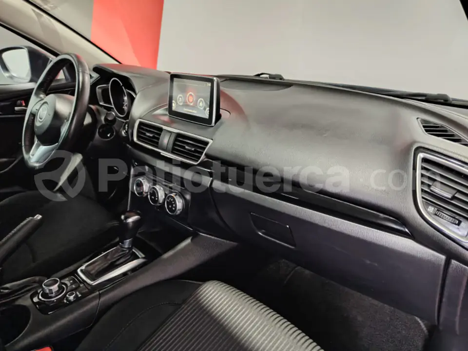 Foto 2 de Mazda NEW 3