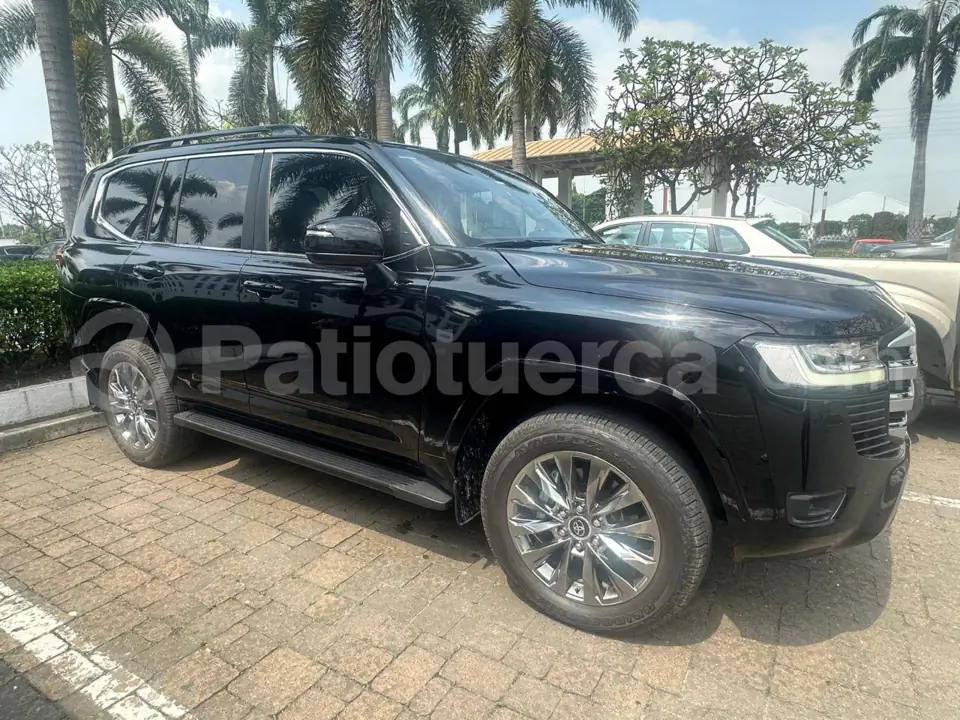 Foto 3 de Toyota Land Cruiser 300