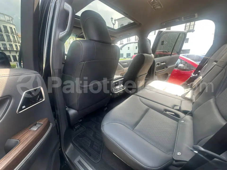 Foto 6 de Toyota Land Cruiser 300