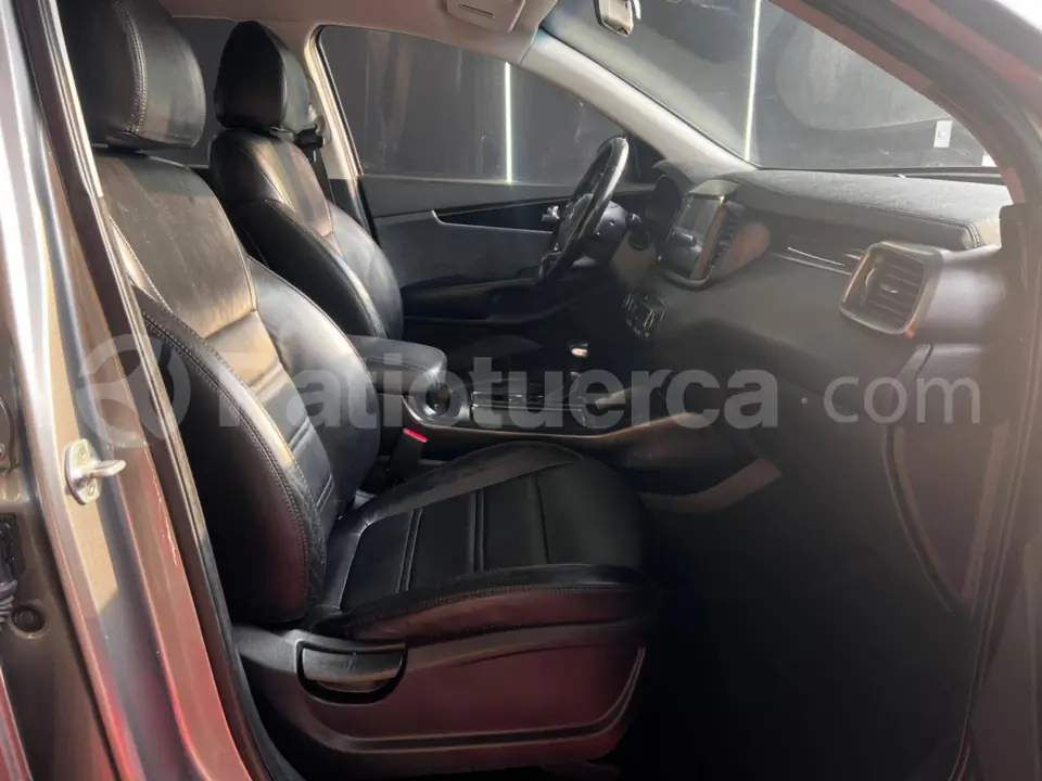 Foto 10 de Kia SORENTO 3.5L GSL AT 4X2