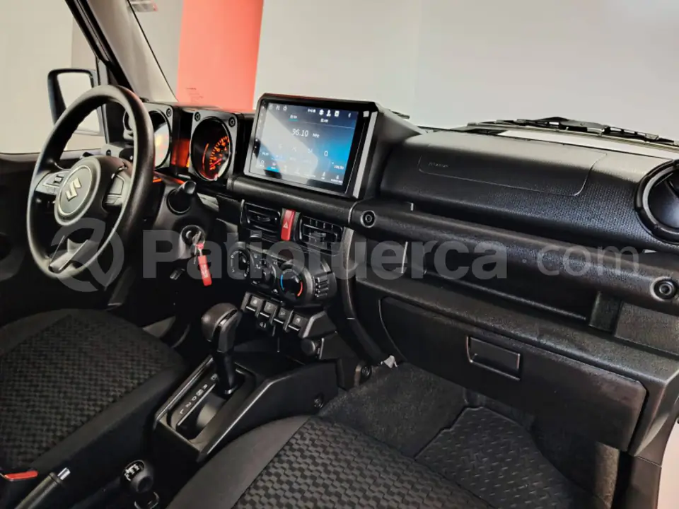 Foto 14 de Suzuki Jimny GL