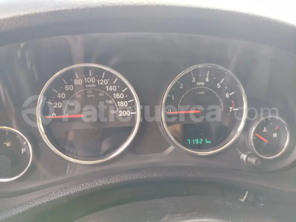 Foto 13 de Jeep Wrangler Sport